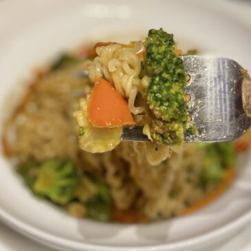 Ramen noodles and veggies on a fork