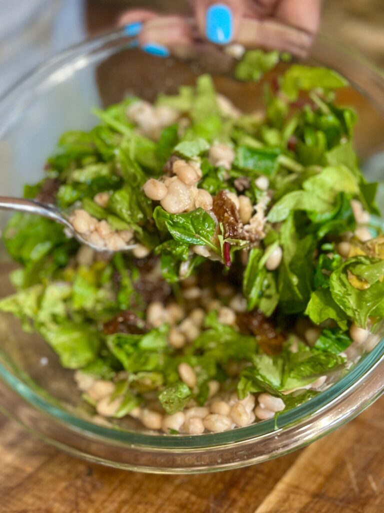 White bean salad with spinach and sun dried tomatoes