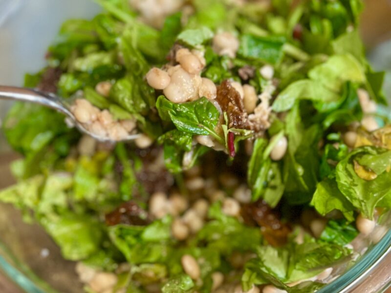 White bean salad with spinach and sun dried tomatoes